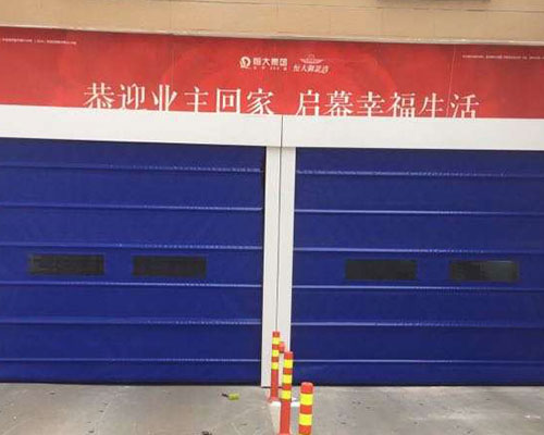 恒大御景灣地庫口快速卷堆積感應門(mén)
